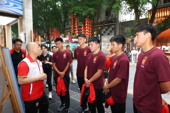 青春无需定义，热爱无畏质疑，今夏电影《全职高手之巅峰荣耀》将以最燃的姿态与大家见面